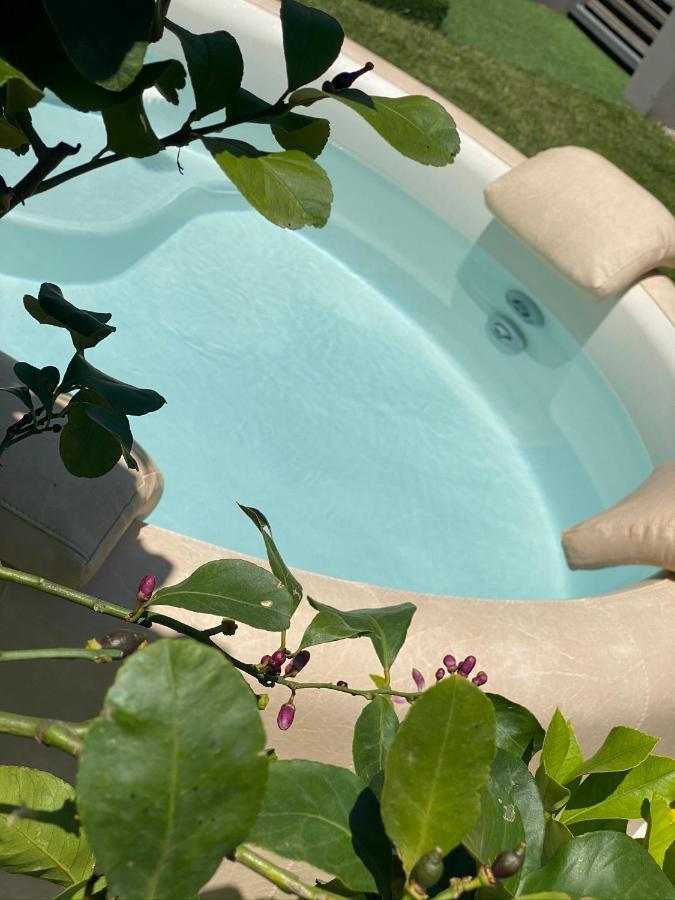 Art B&B Design Costa Volpino Exterior photo